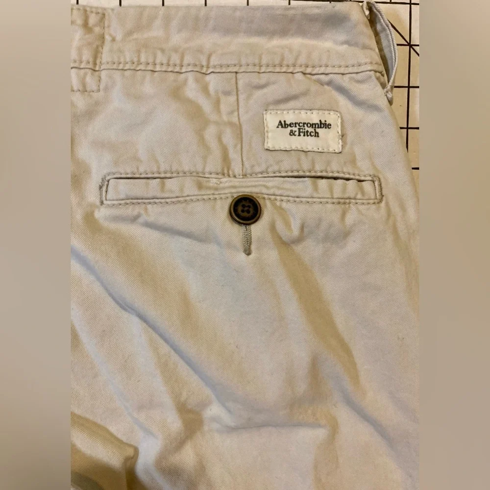 Abercrombie &‎ Fitch Men’s Size 31/30 Beige Button Fly Chino Pants